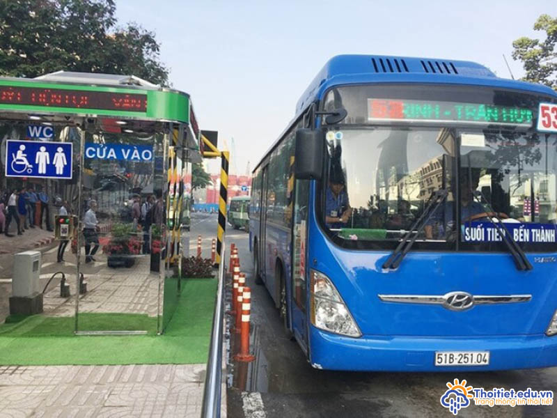 đi dinh độc lập bằng xe bus